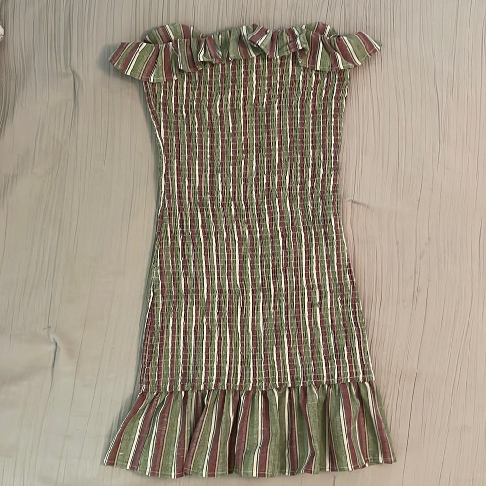 Strapless smocked dress. NWT.